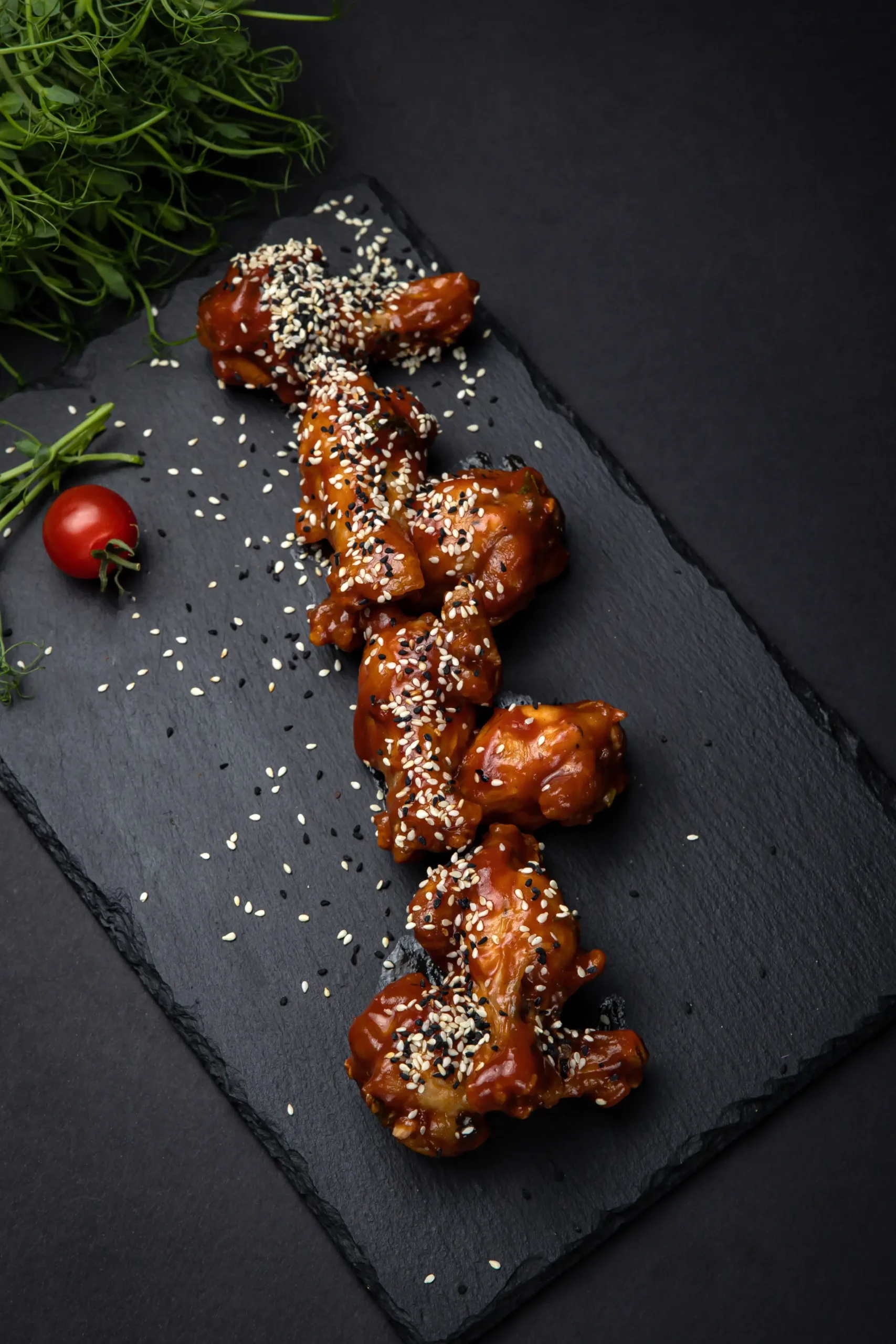 Hot wings with sauce